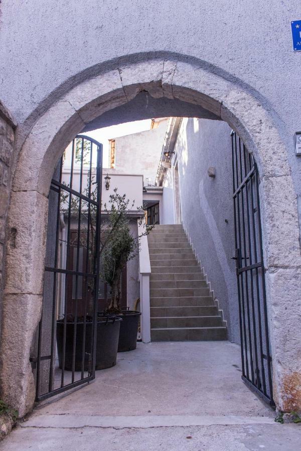Apartment Old Town Mariolina คิร์ก ภายนอก รูปภาพ